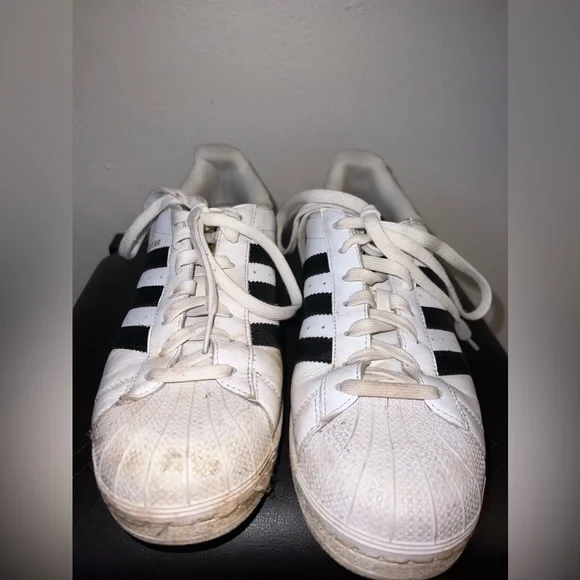 Adidas Superstar Classic Sneaker Size 9 men/ 10.5 women